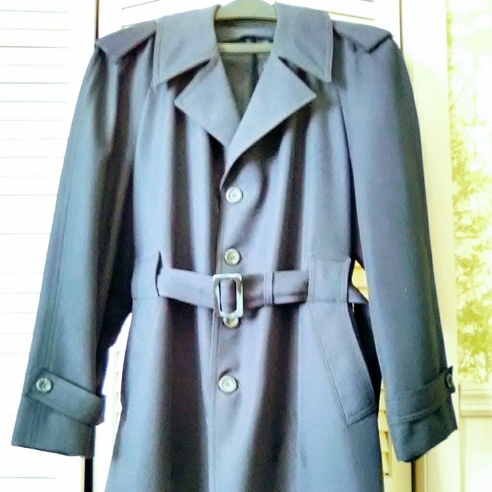 Classic man's navy trench with zip in lining